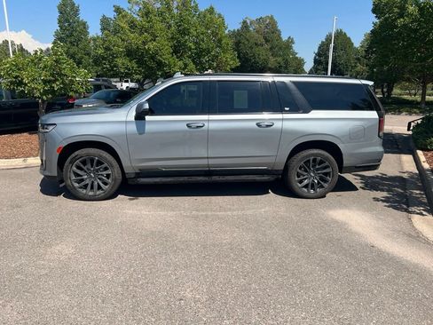 Used 2023 Cadillac Escalade ESV Premium Luxury AWD/4WD image 2