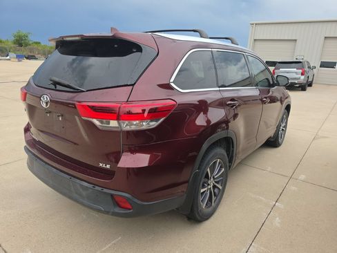 Used 2017 Toyota Highlander XLE FWD image 4
