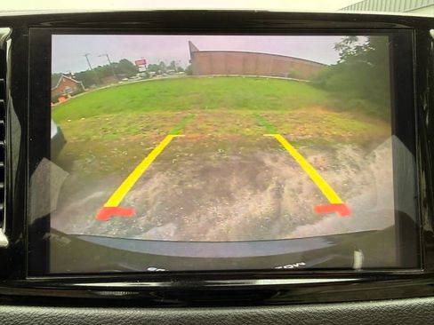 Used 2021 Chrysler Pacifica Touring-L FWD image 26