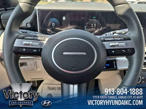 Used 2025 Hyundai Tucson Limited AWD/4WD image 14