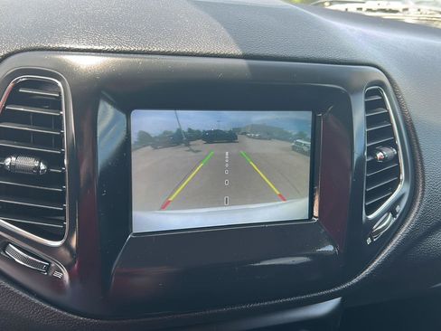 Used 2020 Jeep Compass Latitude FWD image 9