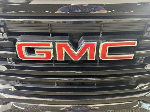Used 2023 GMC Acadia SLT w/ Elevation Edition AWD/4WD image 9