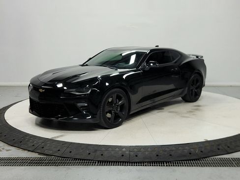 Used 2016 Chevrolet Camaro SS RWD image 4
