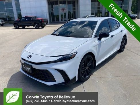 Used 2026 Toyota Camry Hybrid FWD image 8
