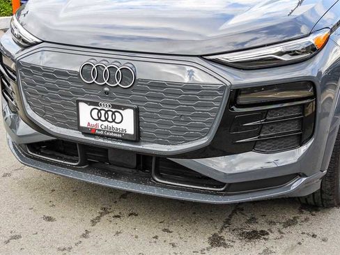 Used 2025 Audi Q6 e-tron Premium w/ Convenience Package image 8