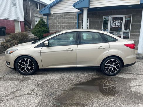 Used 2017 Ford Focus SEL FWD image 8