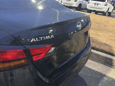 Used 2024 Nissan Altima 2.5 SR w/ SR Premium Package image 8