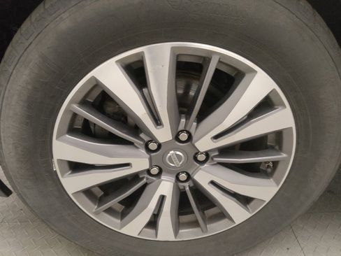 Used 2018 Nissan Pathfinder SL AWD/4WD image 31