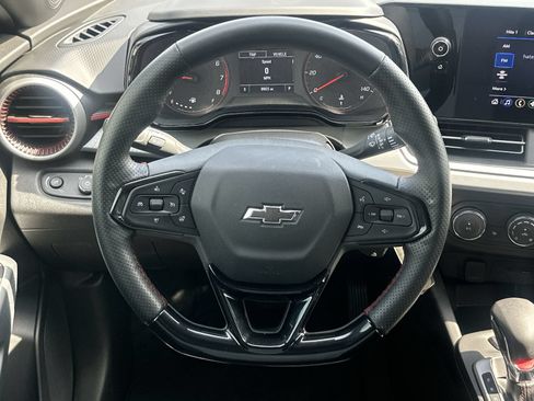 Used 2025 Chevrolet Trax RS w/ Driver Confidence Package FWD image 19