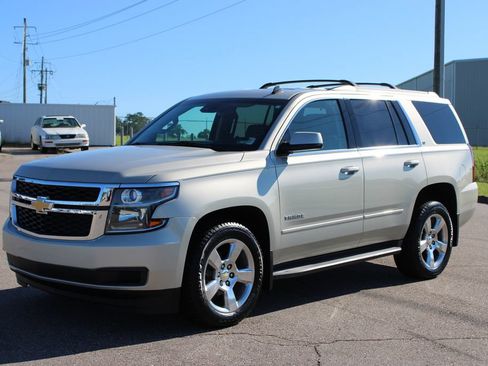 Used 2015 Chevrolet Tahoe LT RWD image 2