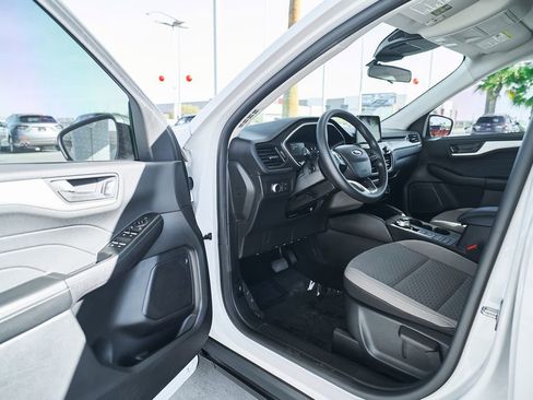 Used 2022 Ford Escape SE FWD image 18