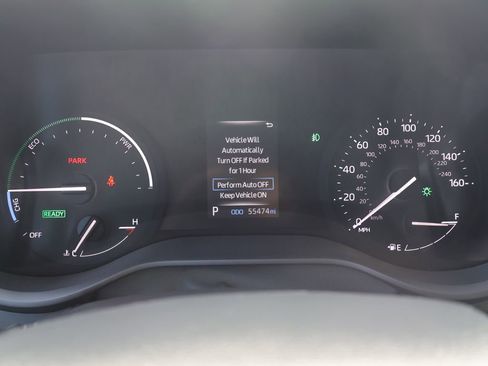 Used 2024 Toyota Sienna XLE image 3