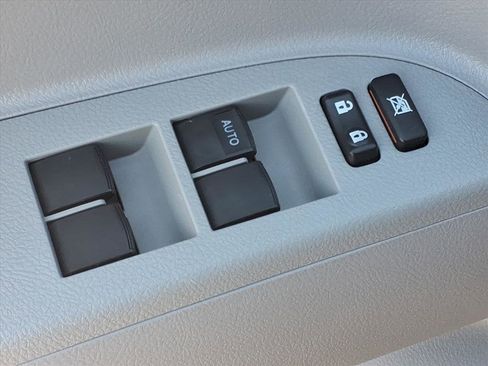 Used 2013 Toyota Highlander image 18