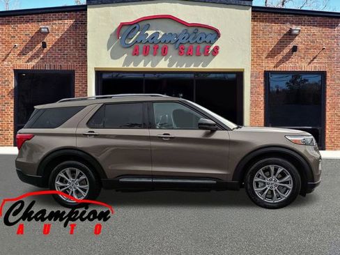 Used 2021 Ford Explorer Limited w/ Equipment Group 301A image 3