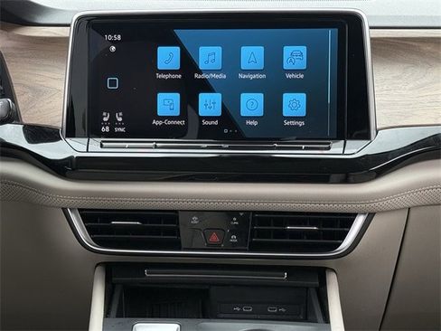 Used 2025 Volkswagen Atlas SE image 16