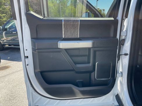 Used 2017 Ford F250 Lariat w/ Lariat Ultimate Package AWD/4WD image 32