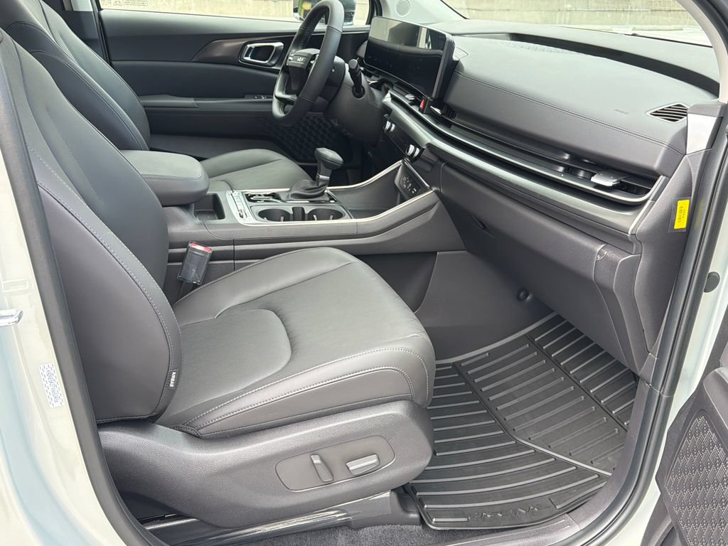 New 2027 Kia Carnival SX w/ Dark Edition Package FWD image 10