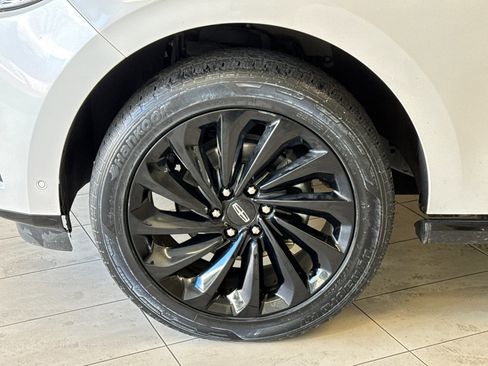 Used 2018 Lincoln Navigator L Reserve w/ Technology Package image 29