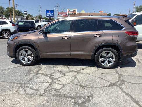 Used 2017 Toyota Highlander Limited AWD/4WD image 16