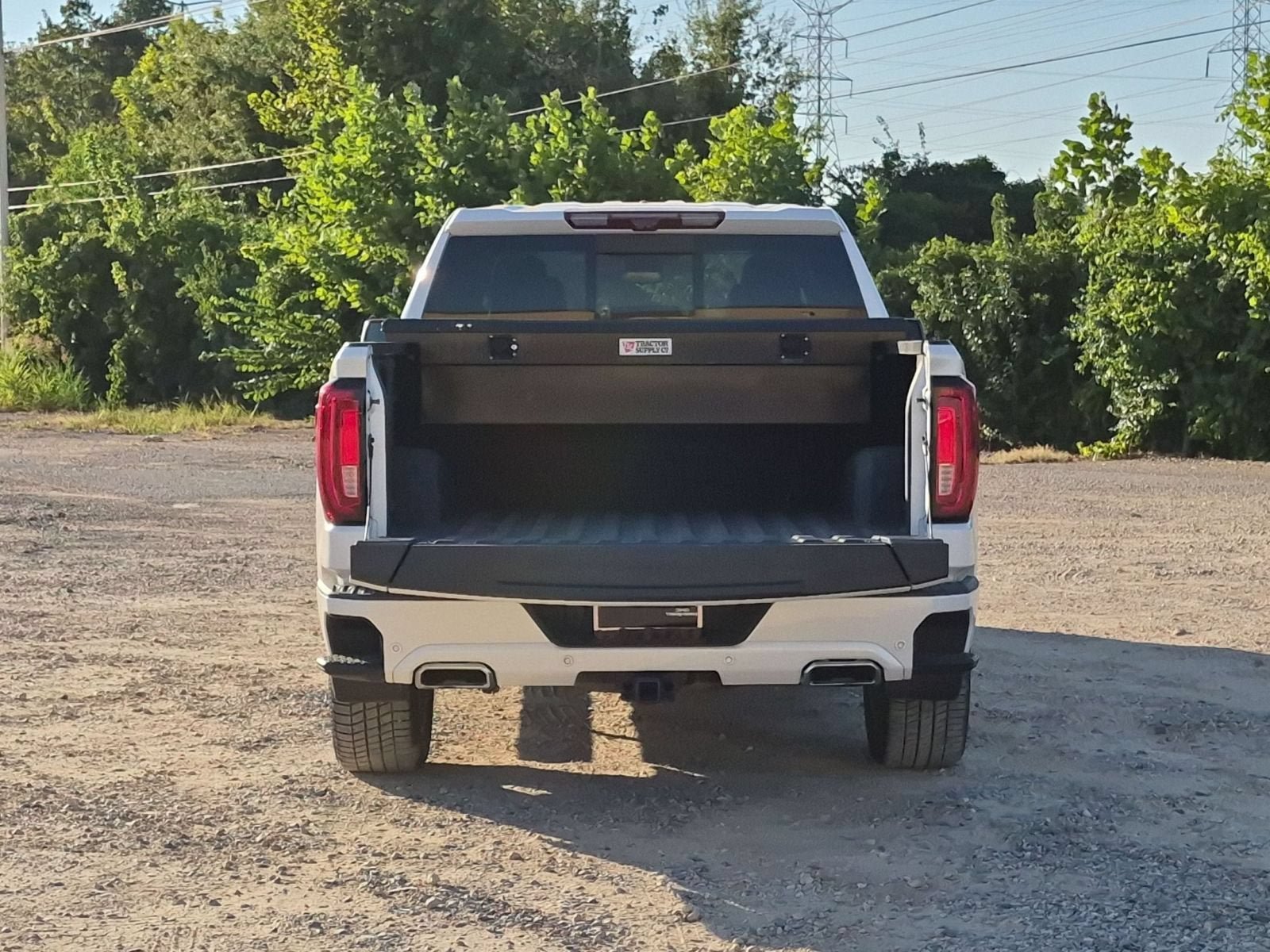 Used 2023 GMC Sierra 1500 Denali AWD/4WD image 4