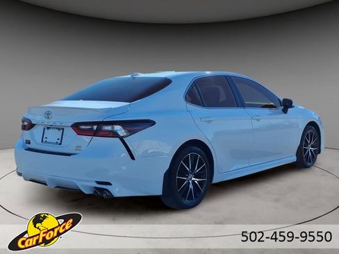 Used 2022 Toyota Camry SE image 9