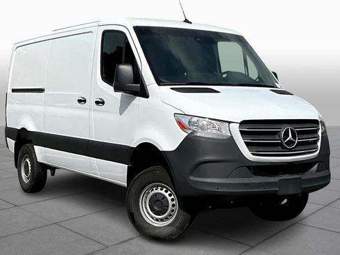 Used 2024 Mercedes-Benz Sprinter 2500 image 2