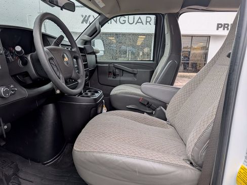 Used 2025 Chevrolet Express 3500 LT w/ LT Preferred Equipment Group RWD image 25