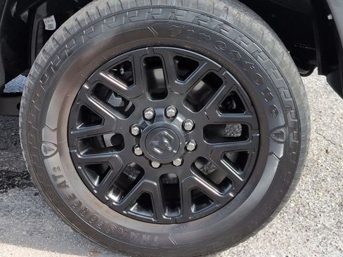 Used 2025 RAM 3500 Limited AWD/4WD image 11