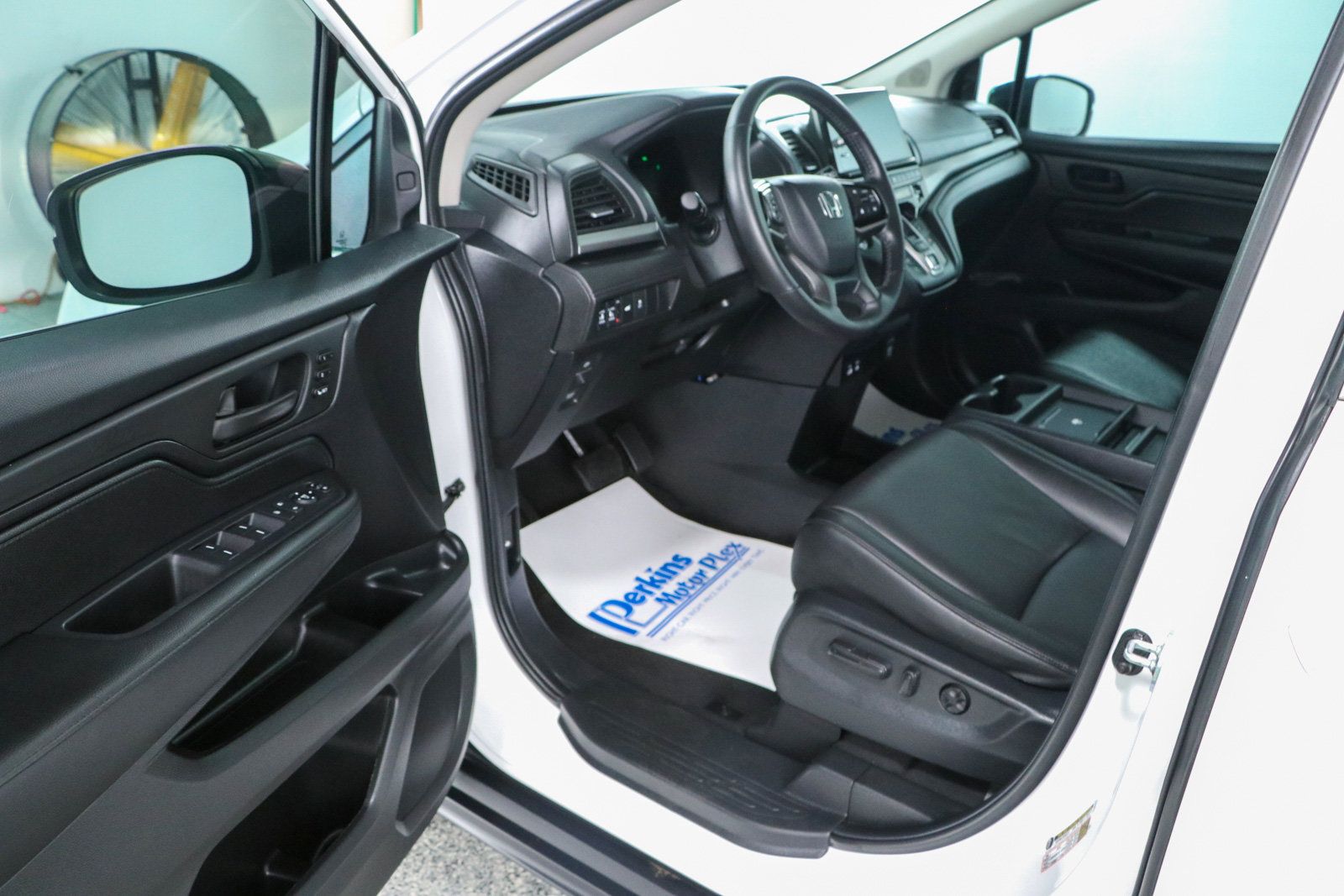 Used 2025 Honda Odyssey EX-L image 3