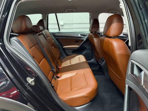 Used 2017 Volkswagen Golf Alltrack S image 23