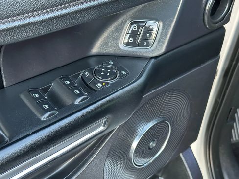 Used 2019 Ford Expedition Platinum image 12