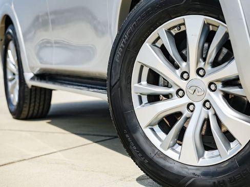 Used 2017 INFINITI QX80 4WD w/ Driver Assistance Package image 2