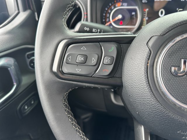 Used 2025 Jeep Wrangler Unlimited Rubicon AWD/4WD image 29