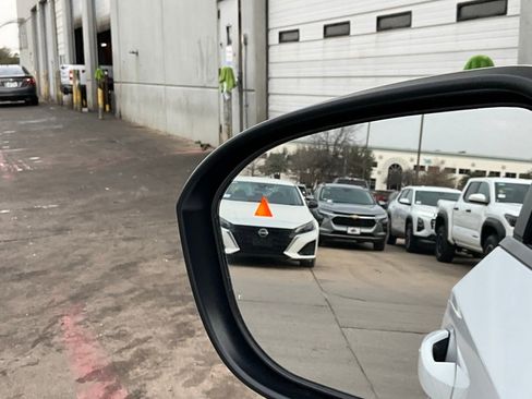 Used 2025 Nissan Kicks SV image 18