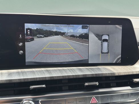 Used 2025 Kia Telluride SX w/ SX Captain's Chair Package FWD image 13