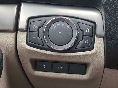 Used 2018 Ford Explorer XLT w/ Equipment Group 202A AWD/4WD image 28