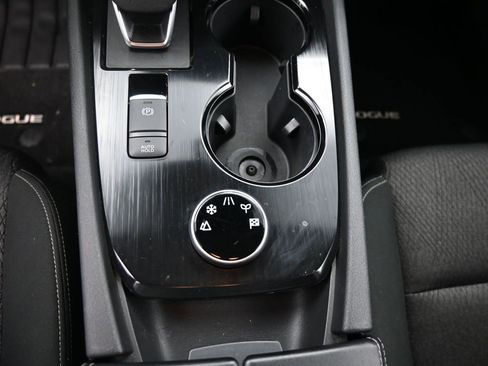 Used 2025 Nissan Rogue SV image 17