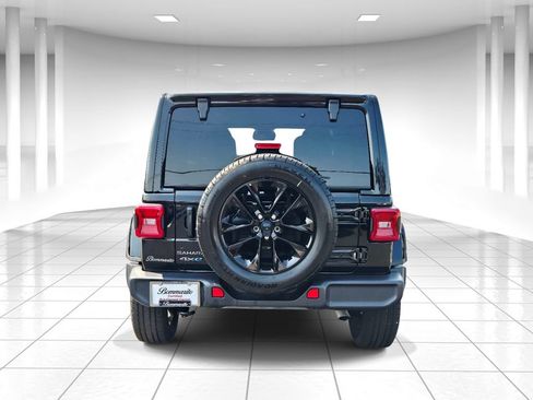 Certified 2025 Jeep Wrangler Unlimited Sahara AWD/4WD image 4