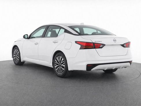 Used 2025 Nissan Altima 2.5 SV FWD image 3