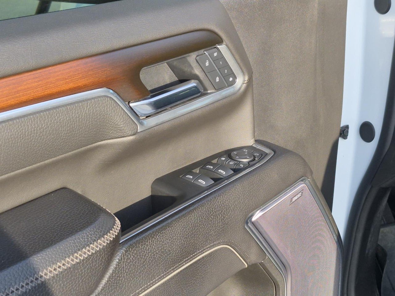 Certified 2025 GMC Sierra 2500 Denali AWD/4WD image 12