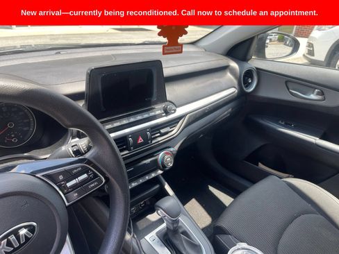 Used 2019 Kia Forte LXS FWD image 5