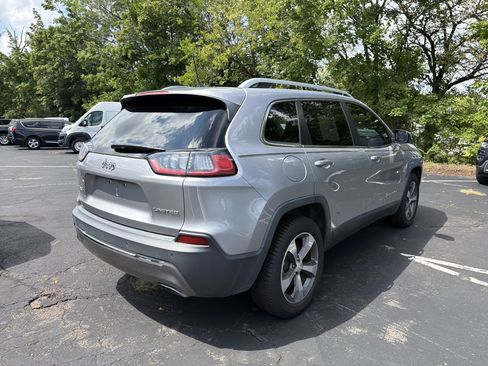 Used 2019 Jeep Cherokee Limited w/ Luxury Group AWD/4WD image 9