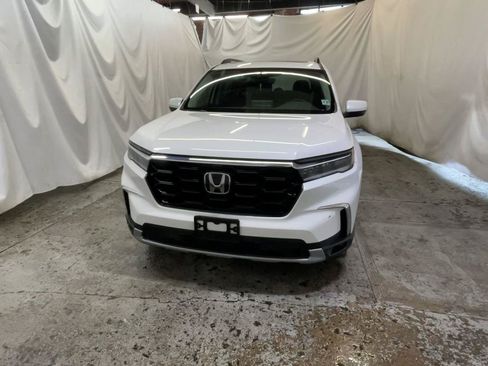 Certified 2025 Honda Pilot Elite image 12