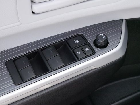 Certified 2026 Toyota Sienna LE FWD image 19