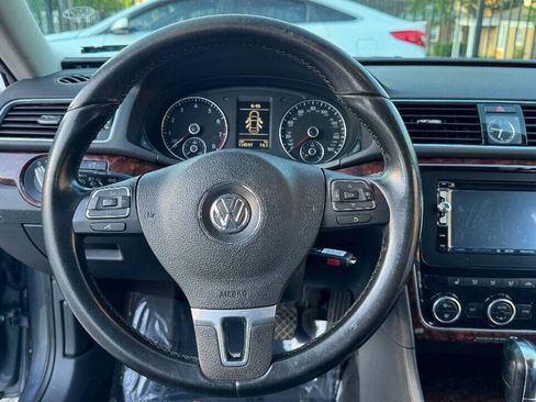 Used 2012 Volkswagen Passat 2.5 SEL Premium FWD image 24