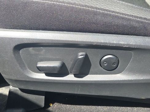 Used 2025 Nissan Pathfinder SV image 27