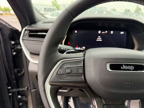 New 2026 Jeep Grand Cherokee Limited AWD/4WD image 18