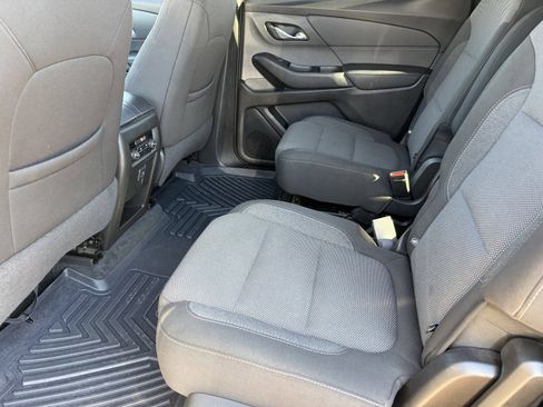 Used 2023 Chevrolet Traverse LT FWD image 18