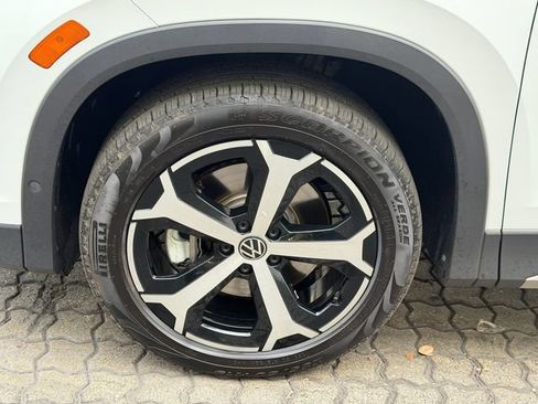 Certified 2025 Volkswagen Tiguan SE AWD/4WD image 11
