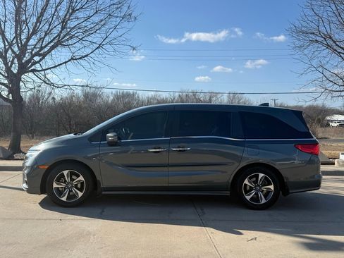 Used 2019 Honda Odyssey Touring image 2